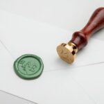 Sello de lacre personalizado con iniciales flor - Imagen 2